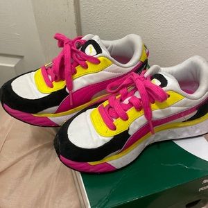 Pink and yellow Puma’s